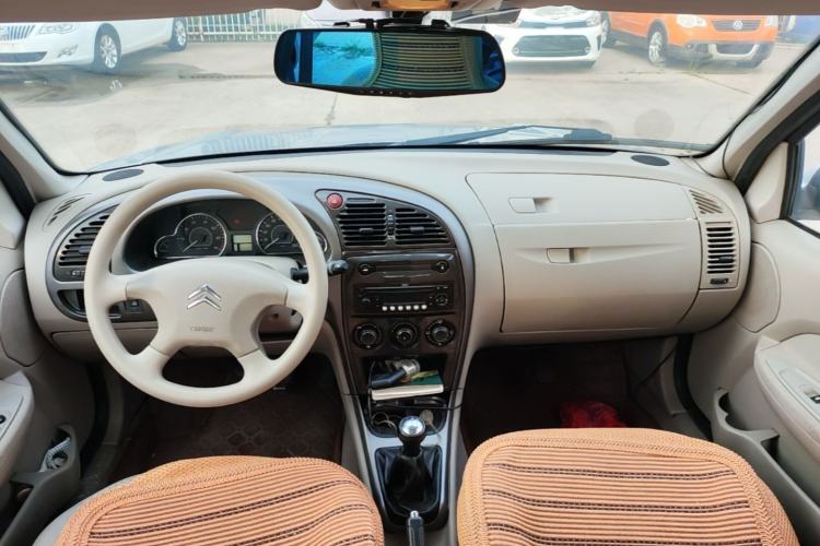 Used Citroen Elysee 2013 Sedan Classic 1.6L Manual Tech Edition Center Console