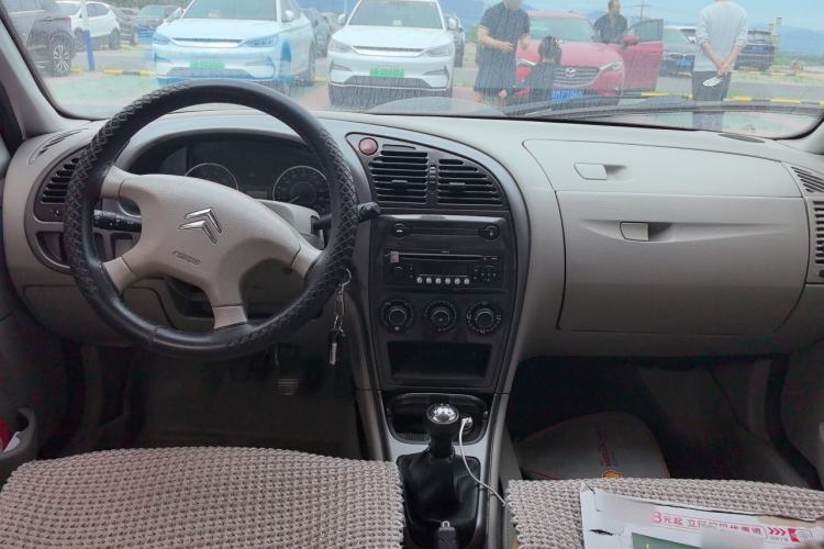 Used Citroen Elysee 2013 Sedan Classic 1.6L Manual Tech Edition Center Console