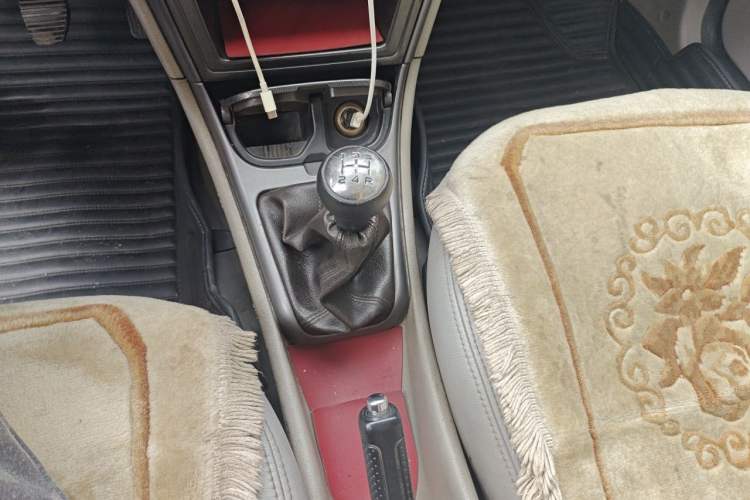 Used Citroen Elysee 2013 Sedan Classic 1.6L Manual Tech Model CNG Gear Lever