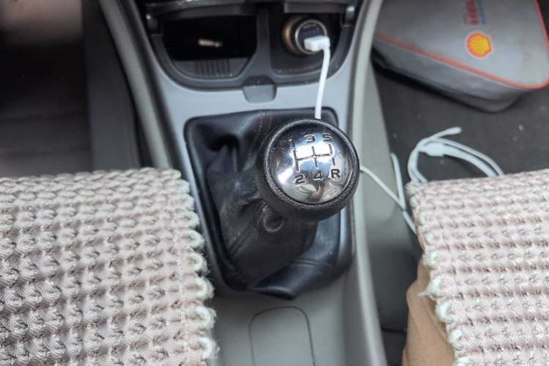 Used Citroen Elysee 2013 Sedan Classic 1.6L Manual Tech Edition Gear Lever