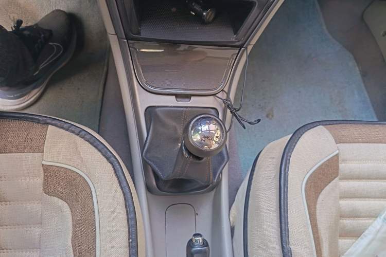 Used Citroen Elysee 2013 Sedan Classic 1.6L Manual Tech Model CNG Gear Lever