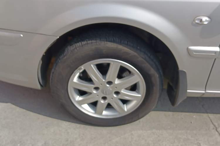Used Citroen Elysee 2013 Sedan Classic 1.6L Manual Tech Edition Left Front Wheel Hub
