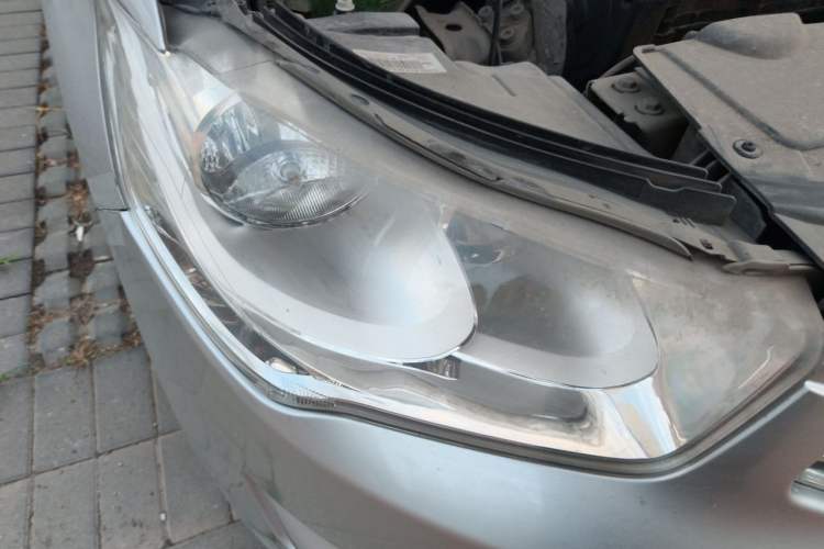 Used Citroen Elysee 2013 Sedan Classic 1.6L Manual Luxury Model with Sunroof Right Front Headlight