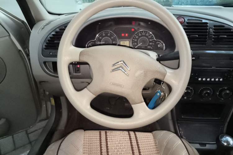 Used Citroen Elysee 2013 Sedan Classic 1.6L Manual Tech Model CNG Steering Wheel
