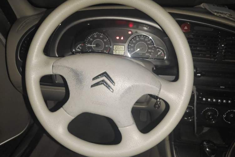 Used Citroen Elysee 2013 Sedan Classic 1.6L Automatic Tech Edition Steering Wheel