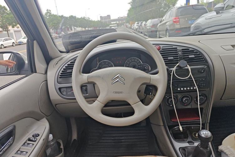 Used Citroen Elysee 2013 Sedan Classic 1.6L Manual Tech Model CNG Steering Wheel