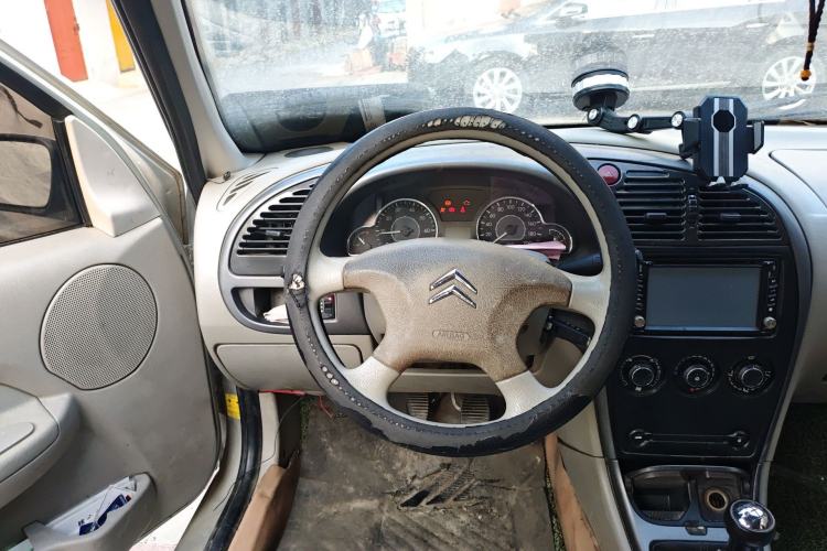 Used Citroen Elysee 2013 Sedan Classic 1.6L Manual Tech Model CNG Steering Wheel