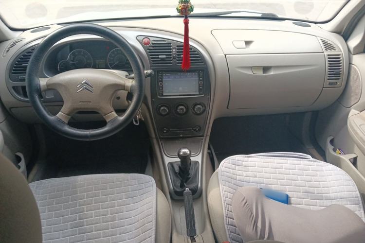 Used Citroen Elysee 2013 Sedan Classic 1.6L Manual Tech Edition Center Console
