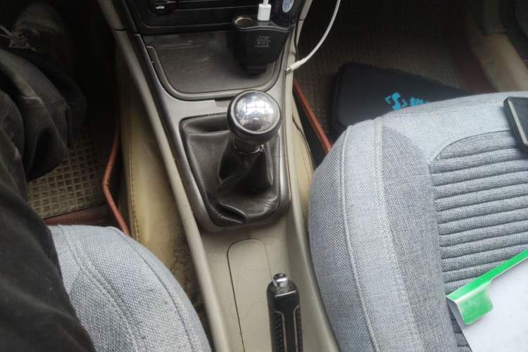 Used Citroen Elysee 2013 Sedan Classic 1.6L Manual Tech Model CNG Gear Lever