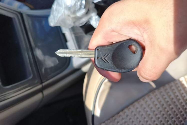 Used Citroen Elysee 2013 Sedan Classic 1.6L Manual Tech Edition Vehicle Key
