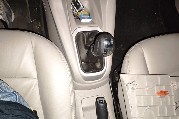 Used Citroen Elysee 2014 1.6L Manual Fashion Edition Gear Lever