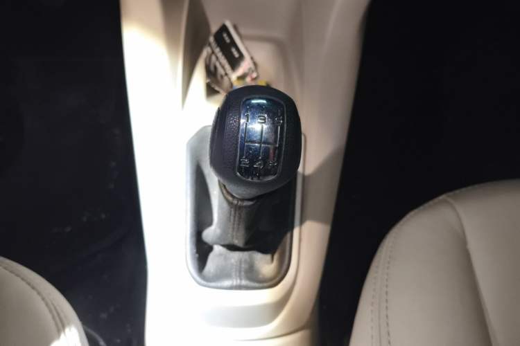 Used Citroen Elysee 2014 1.6L Manual Fashion Edition Gear Lever