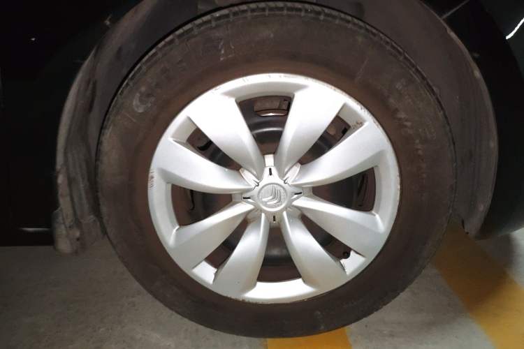 Used Citroen Elysee 2014 1.6L Manual Fashion Edition Right Front Wheel Hub