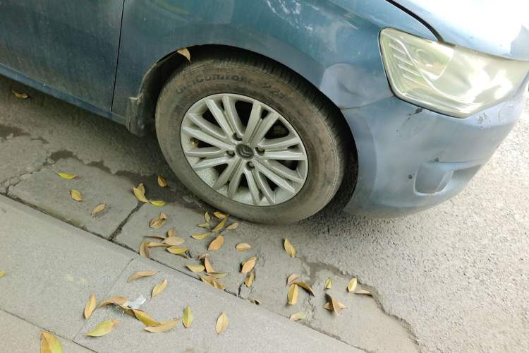 Used Citroen Elysee 2014 1.6L Manual Fashion Edition Right Front Wheel Hub
