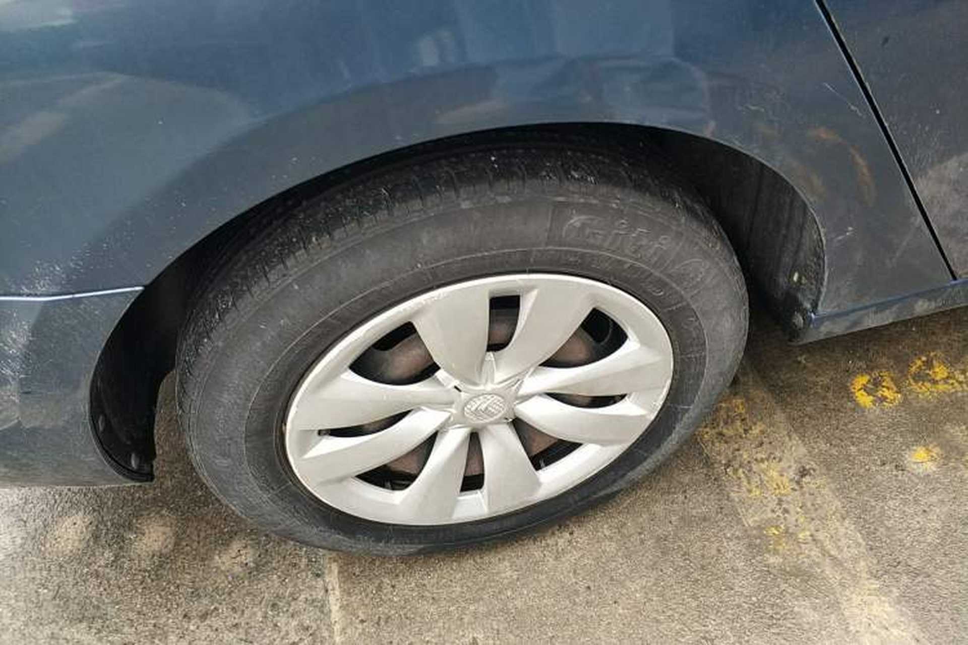 Used Citroen Elysee 2014 1.6L Manual Fashion Model CNG Right Rear Wheel Hub