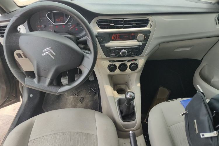 Used Citroen Elysee 2014 1.6L Manual Comfort Model Center Console