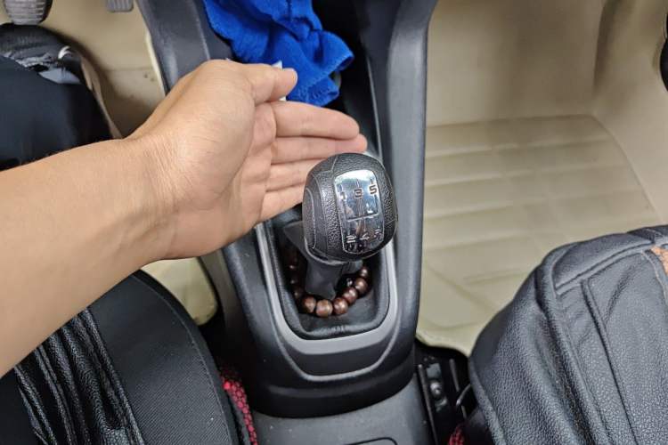 Used Citroen Elysee 2014 1.6L Manual Comfort Model Gear Lever