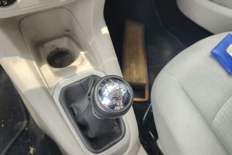 Used Citroen Elysee 2014 1.6L Manual Comfort Model Gear Lever