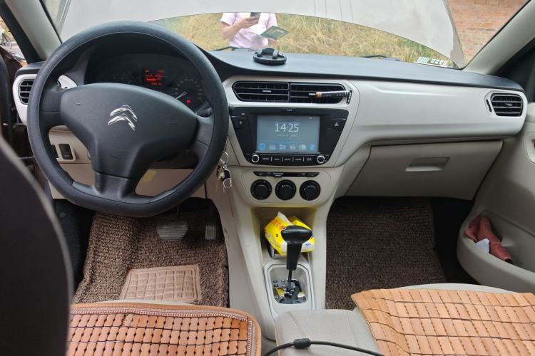 Used Citroen Elysee 2014 1.6L Automatic Fashion Model Center Console