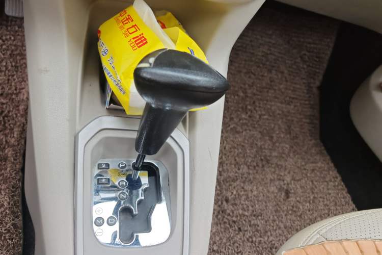 Used Citroen Elysee 2014 1.6L Automatic Fashion Model Gear Lever