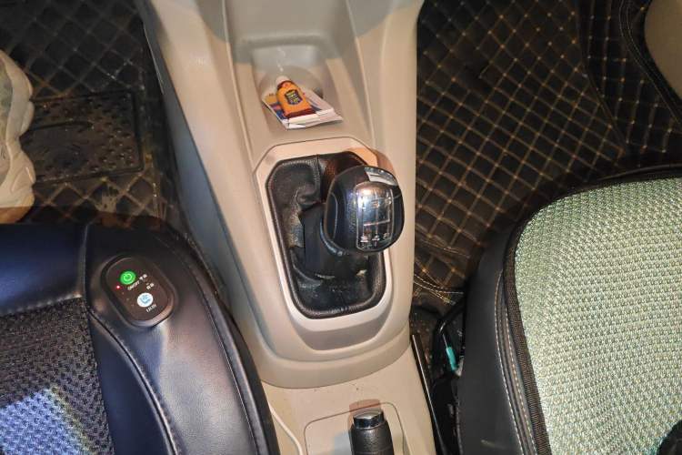 Used Citroen Elysee 2014 1.6L Manual Comfort Model Gear Lever