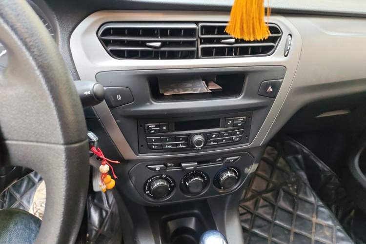 Used Citroen Elysee 2014 1.6L Automatic Fashion Model Audio And AC Panel