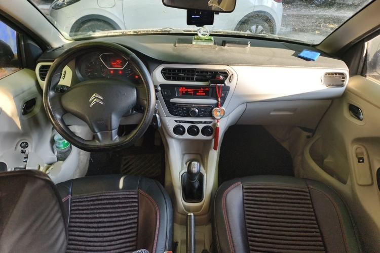 Used Citroen Elysee 2014 1.6L Manual Comfort Model Center Console