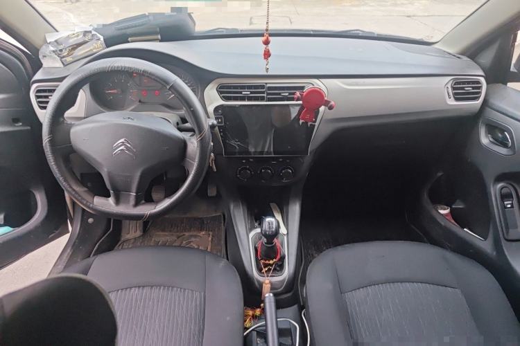 Used Citroen Elysee 2014 1.6L Manual Fashion Model CNG Center Console