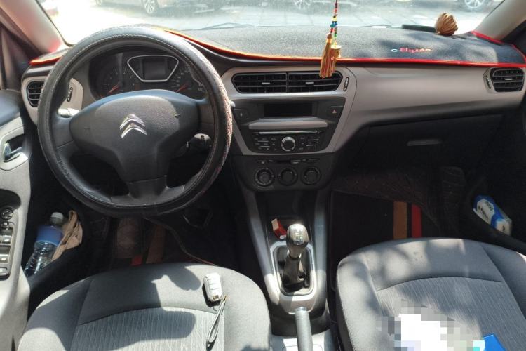 Used Citroen Elysee 2014 1.6L Manual Comfort Model Center Console
