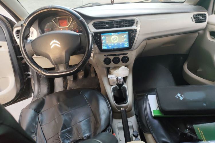 Used Citroen Elysee 2014 1.6L Manual Comfort Model Center Console