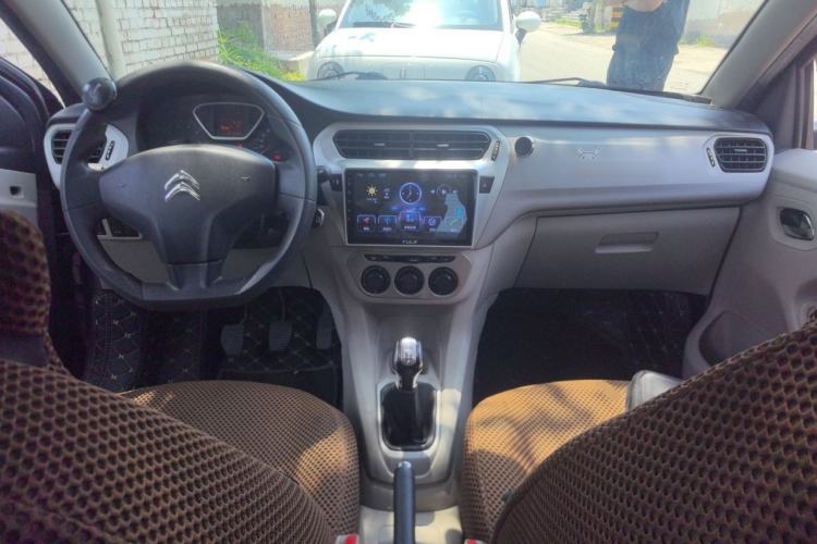 Used Citroen Elysee 2014 1.6L Manual Comfort Model Center Console