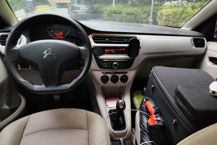 Used Citroen Elysee 2014 1.6L Manual Comfort Model Center Console