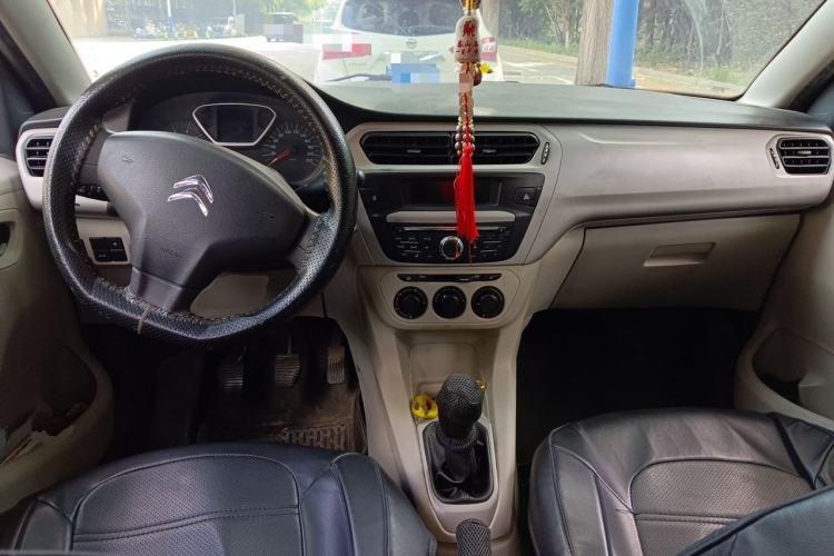 Used Citroen Elysee 2014 1.6L Manual Comfort Model Center Console