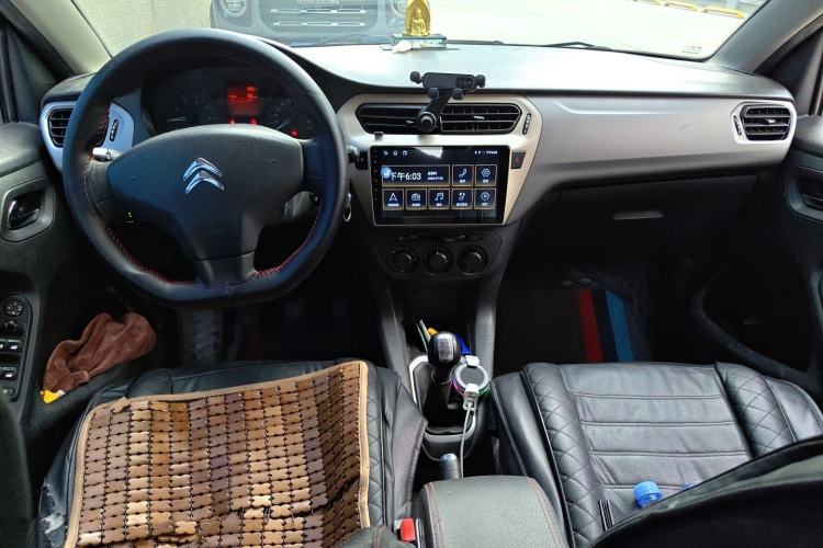 Used Citroen Elysee 2014 1.6L Manual Fashion Model with Sunroof CNG Version Center Console