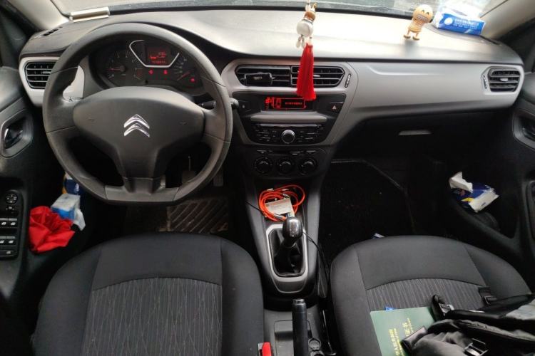 Used Citroen Elysee 2014 1.6L Manual Comfort Model Center Console