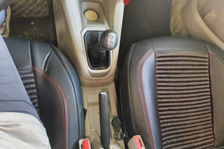 Used Citroen Elysee 2014 1.6L Manual Comfort Model Gear Lever