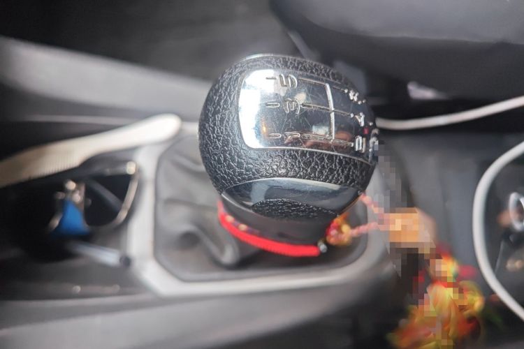 Used Citroen Elysee 2014 1.6L Manual Fashion Model CNG Gear Lever