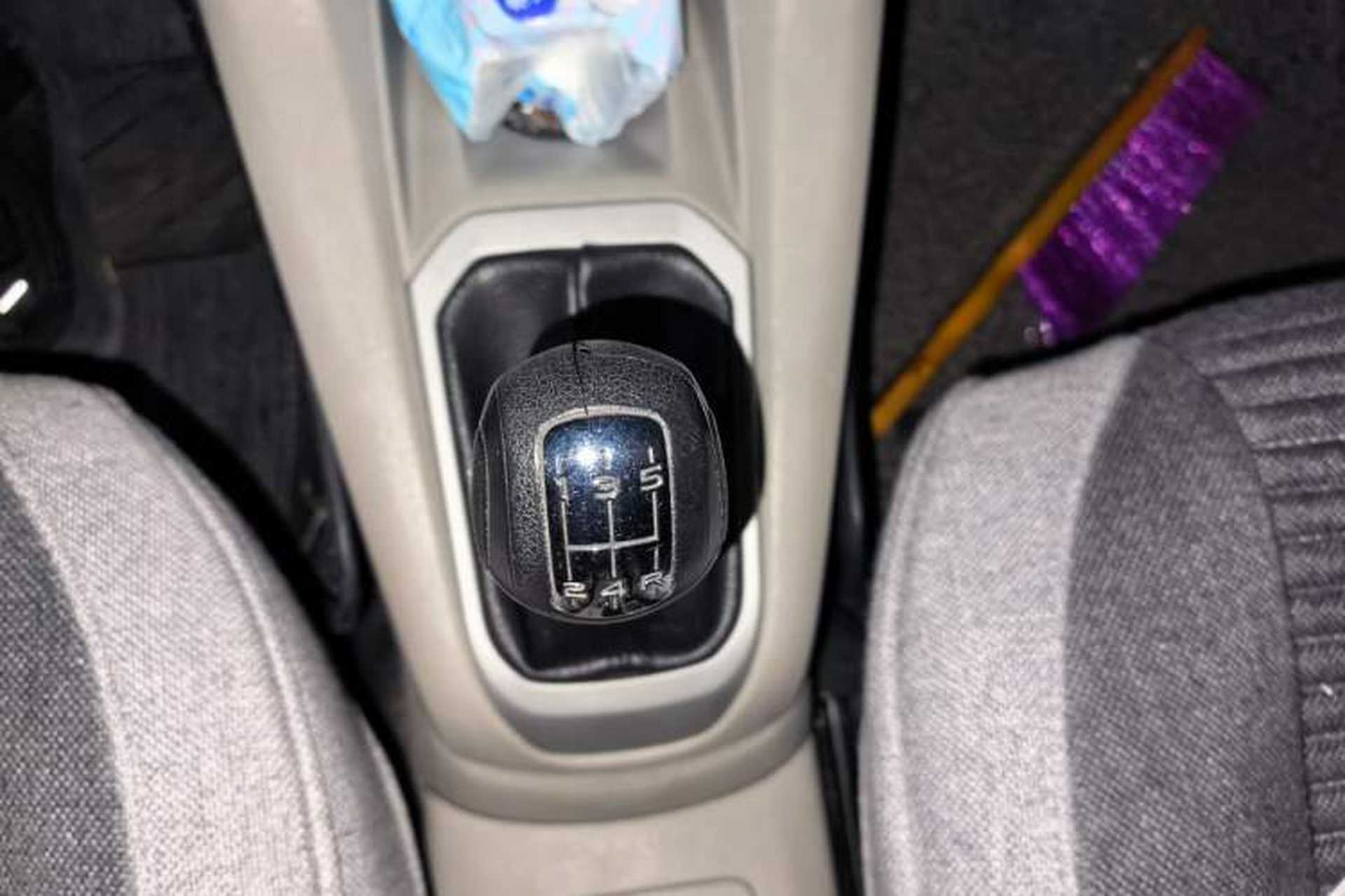 Used Citroen Elysee 2014 1.6L Manual Comfort Model Gear Lever