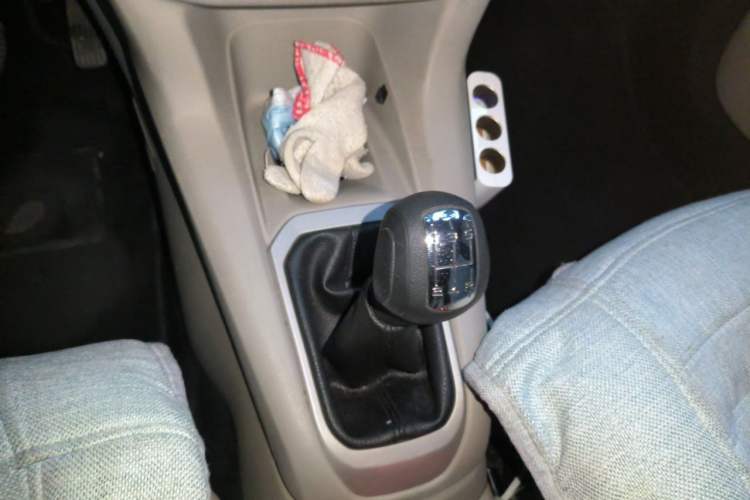 Used Citroen Elysee 2014 1.6L Manual Comfort Model Gear Lever