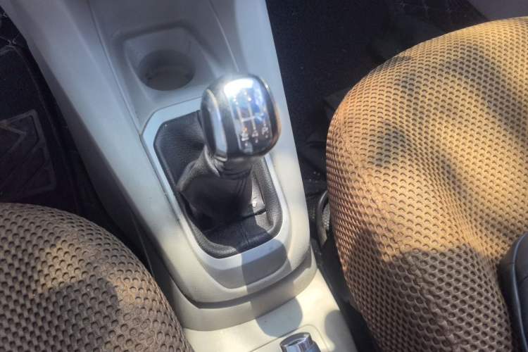 Used Citroen Elysee 2014 1.6L Manual Comfort Model Gear Lever