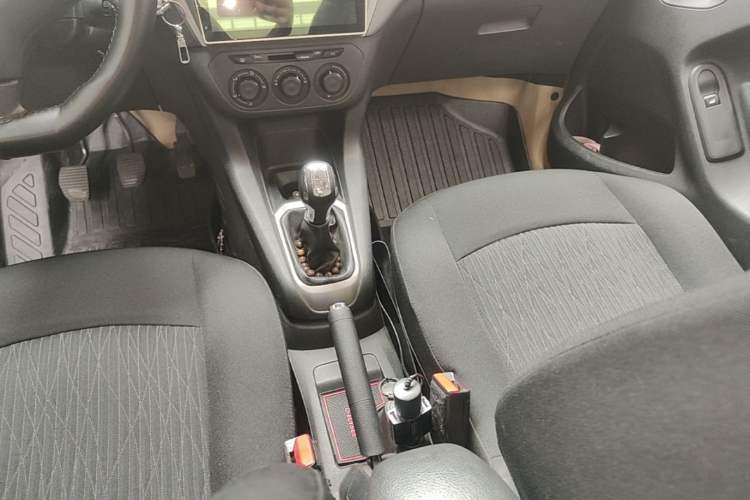 Used Citroen Elysee 2014 1.6L Manual Comfort Model Gear Lever
