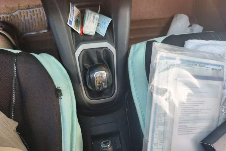 Used Citroen Elysee 2014 1.6L Manual Fashion Model CNG Gear Lever