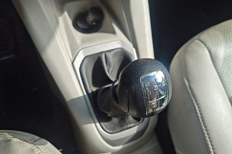 Used Citroen Elysee 2014 1.6L Manual Fashion Edition Gear Lever