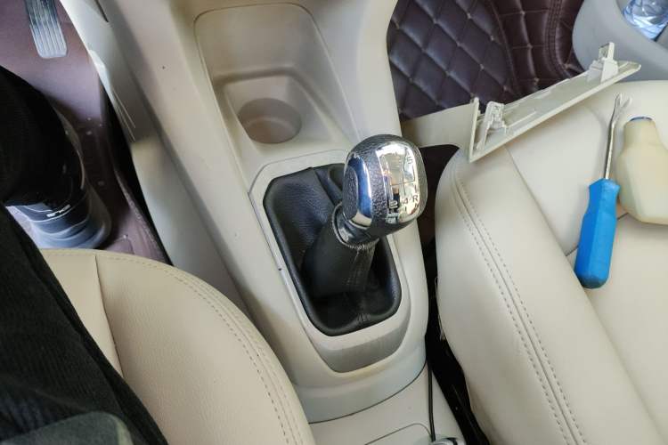 Used Citroen Elysee 2014 1.6L Manual Fashion Edition Gear Lever