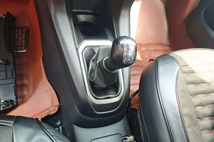 Used Citroen Elysee 2014 1.6L Manual Comfort Model Gear Lever