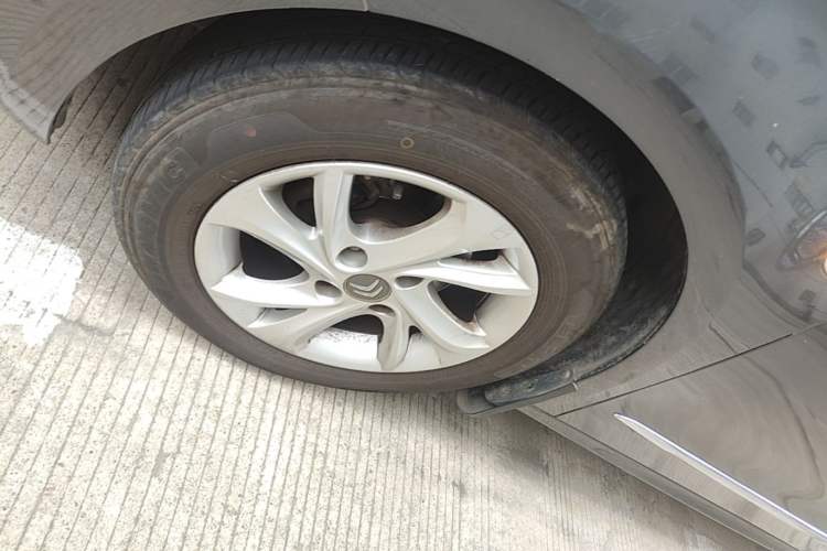Used Citroen Elysee 2014 1.6L Manual Comfort Model Left Front Wheel Hub