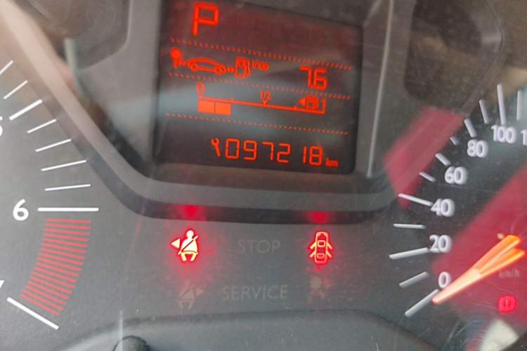 Used Citroen Elysee 2014 1.6L Automatic Fashion Model Odometer Close Up