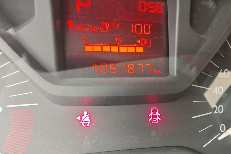 Used Citroen Elysee 2014 1.6L Automatic Fashion Model Odometer Close Up