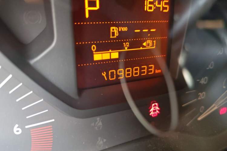 Used Citroen Elysee 2014 1.6L Automatic Fashion Model Odometer Close Up