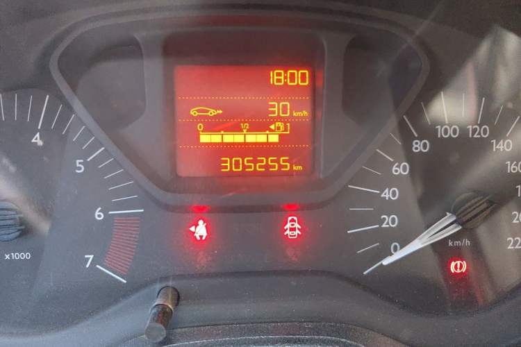 Used Citroen Elysee 2014 1.6L Manual Fashion Model with Sunroof CNG Version Odometer Close Up